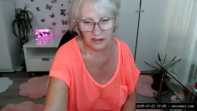 Nude Free Chat, Girls, White Mature, White, Upskirt Mature, Upskirt, Topless White, Topless.